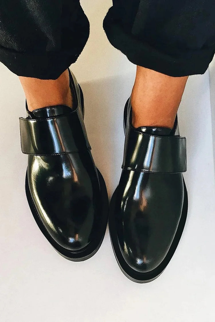 IRIS | Elegant polished loafers with a strap for impeccable style