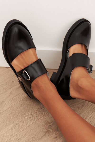 GIADA Mary Jane with adjustable strap and buckle for a stylish and comfortable style