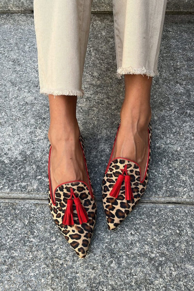 SAVINA | Elegant pointed-toe loafers with fringe details for a refined look