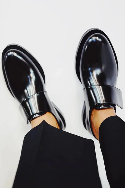 IRIS | Elegant polished loafers with a strap for impeccable style