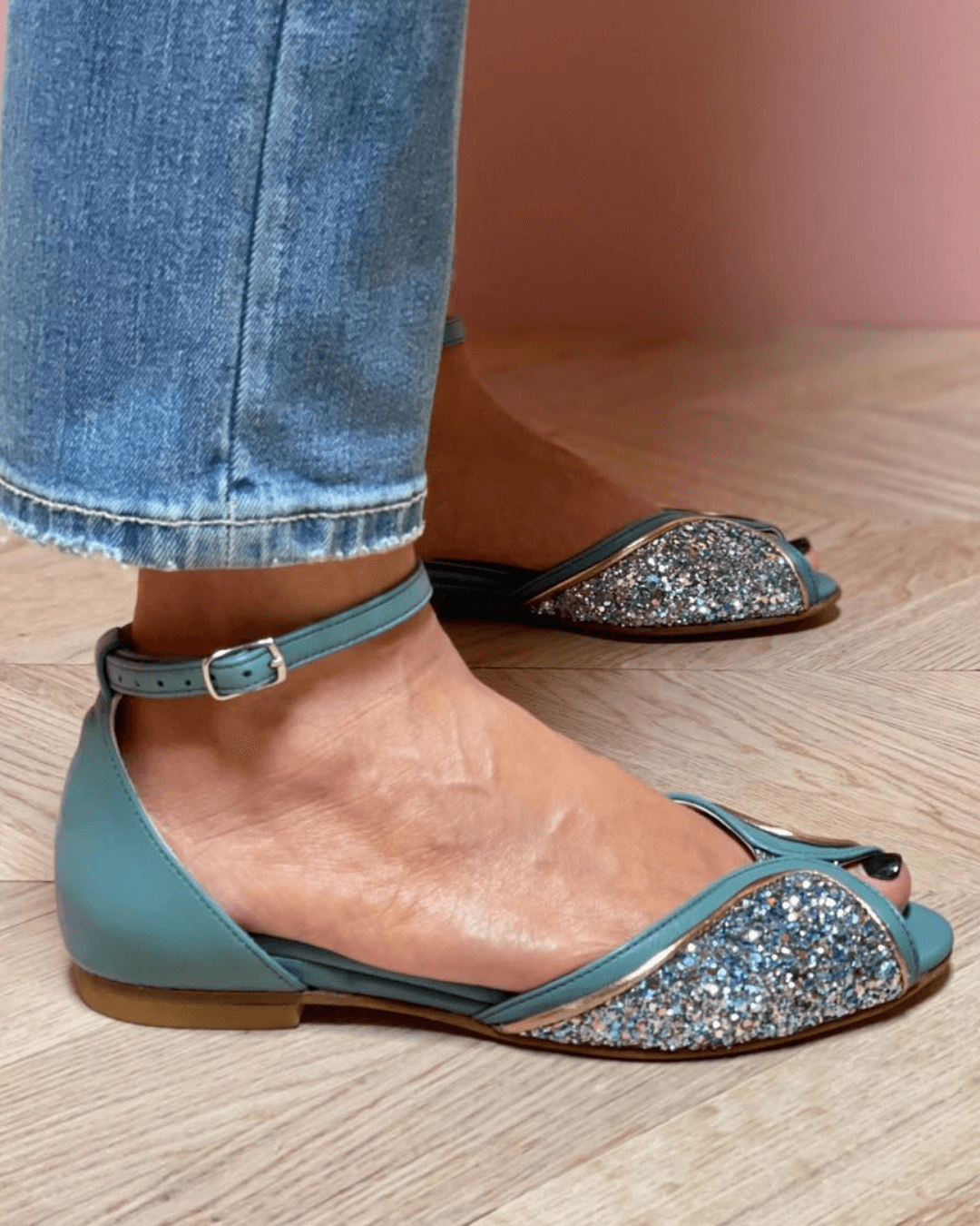 BRIGITTA | Elegant Glitter Low Sandals Perfect for Any Occasion