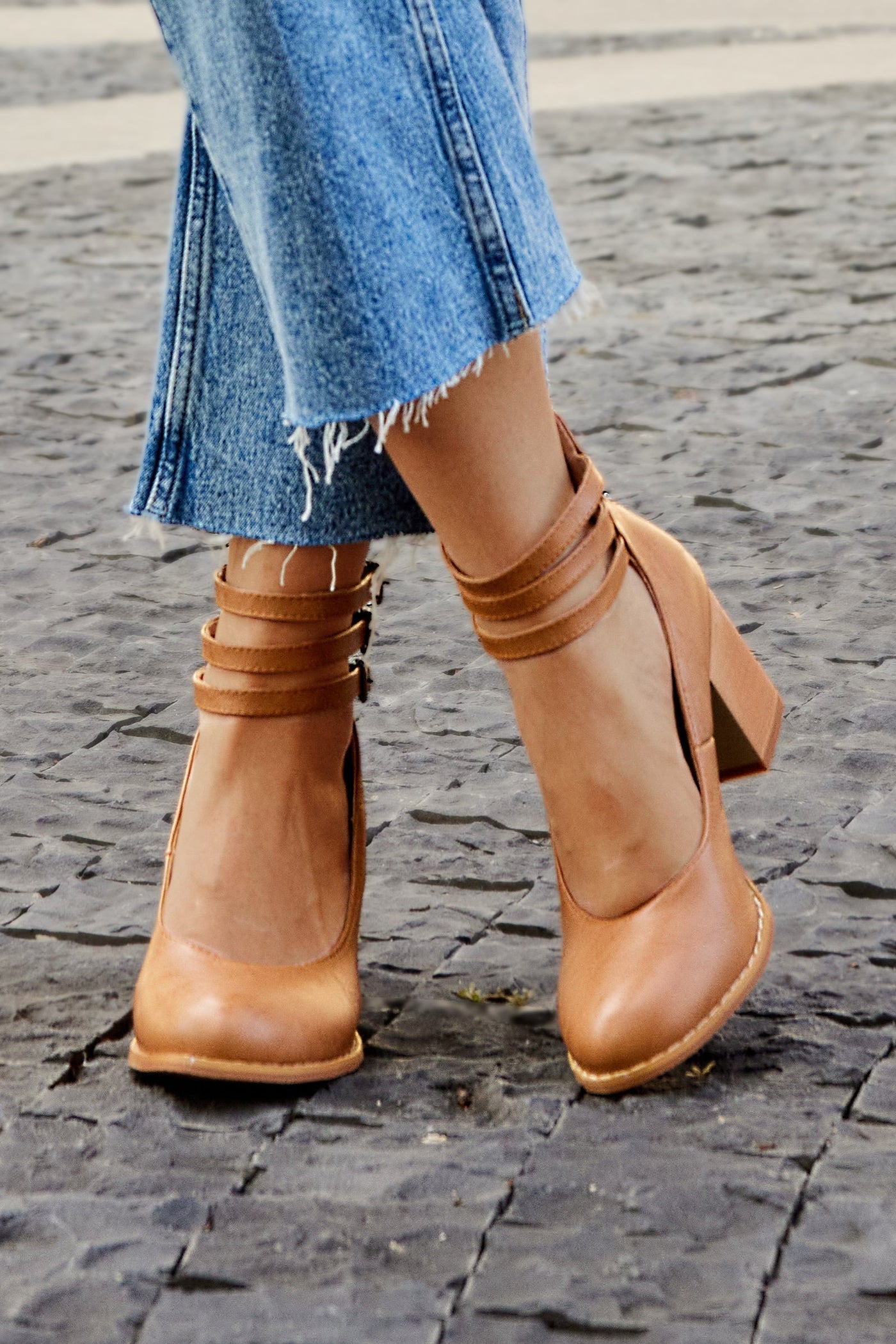 Caa™ | Elegant smooth sandals with ankle strap and thick heel for a sophisticated look