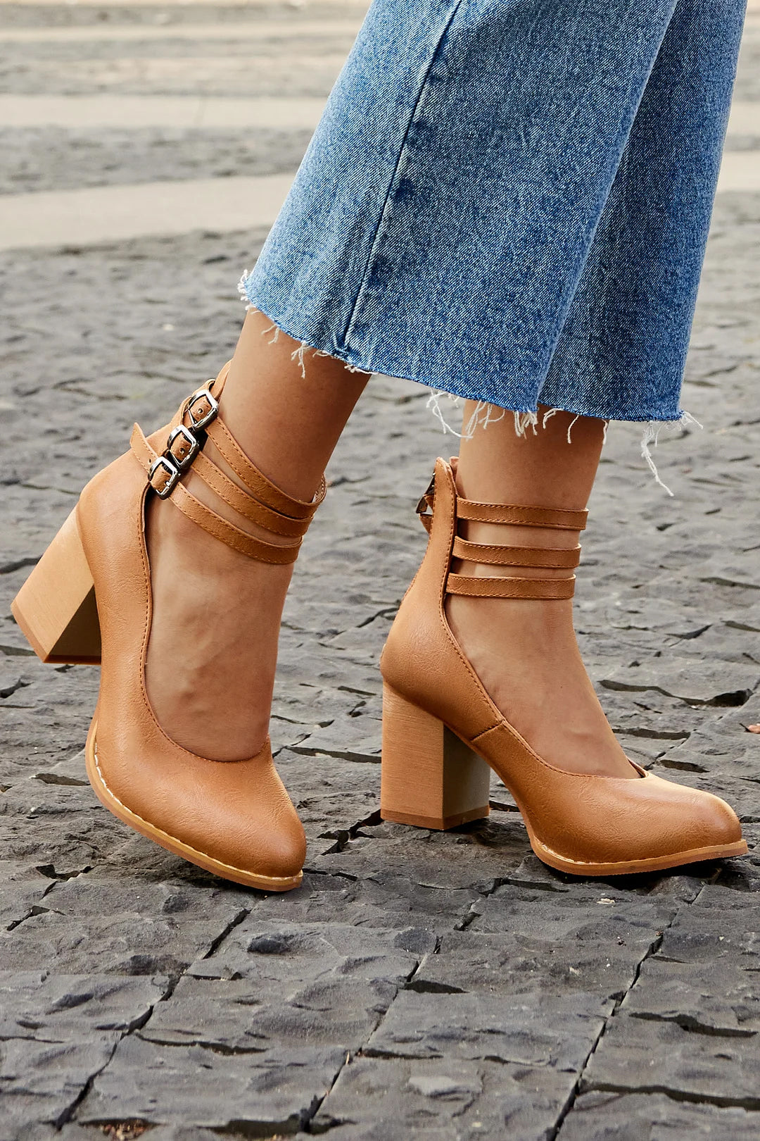 Caa™ | Elegant smooth sandals with ankle strap and thick heel for a sophisticated look